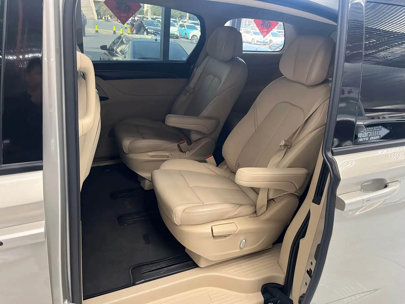 Buick GL8 2022 — Photo 4/9