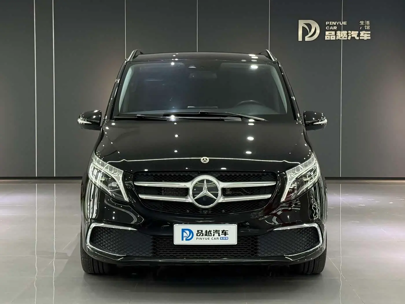 Mercedes-Benz V-Class 2023 — Фото 2/20