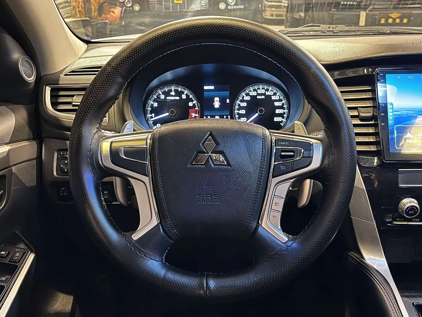 Mitsubishi Pajero Sport 2022 — Photo 11/20