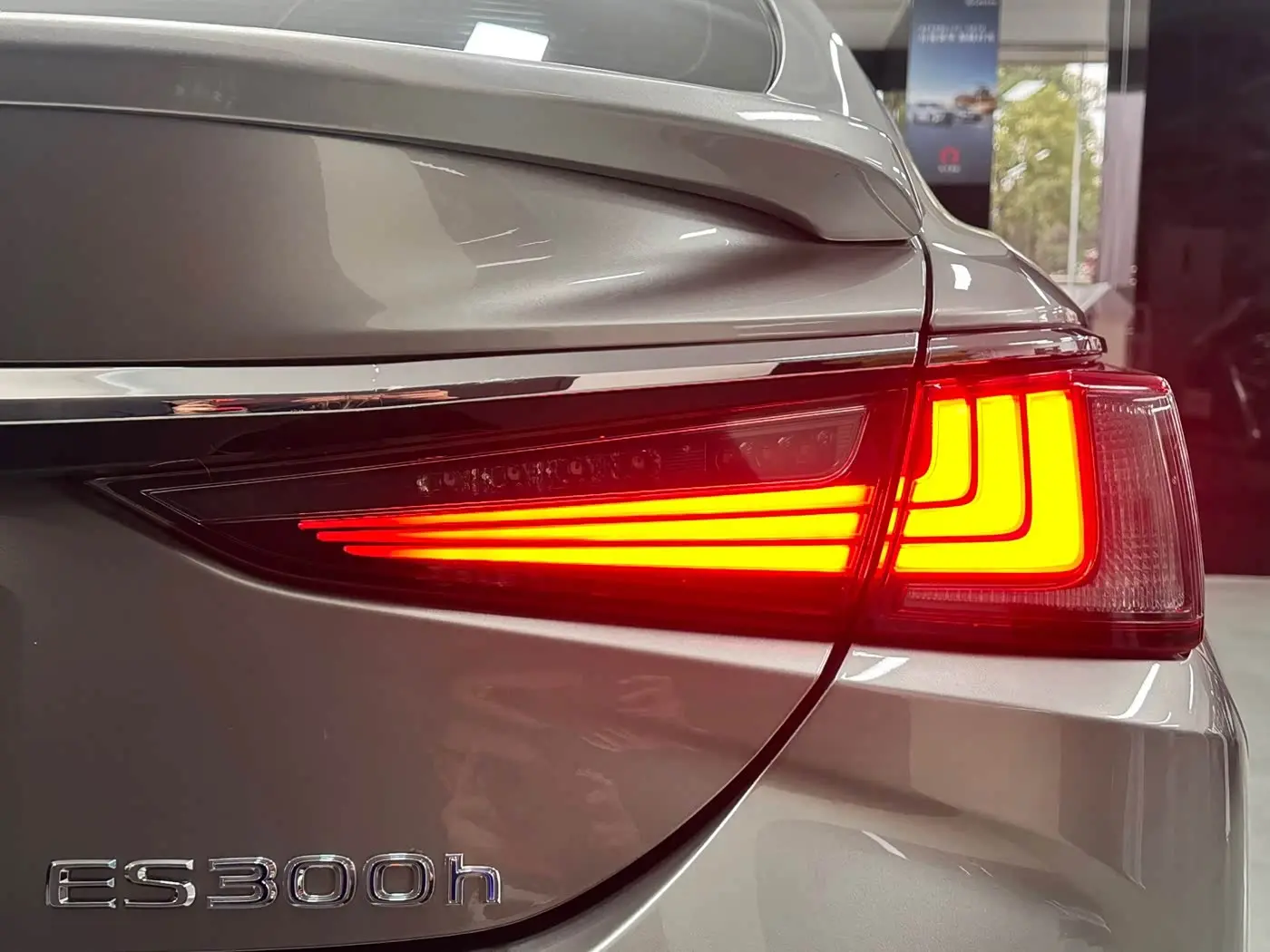 Lexus ES 2022 — Photo 9/15