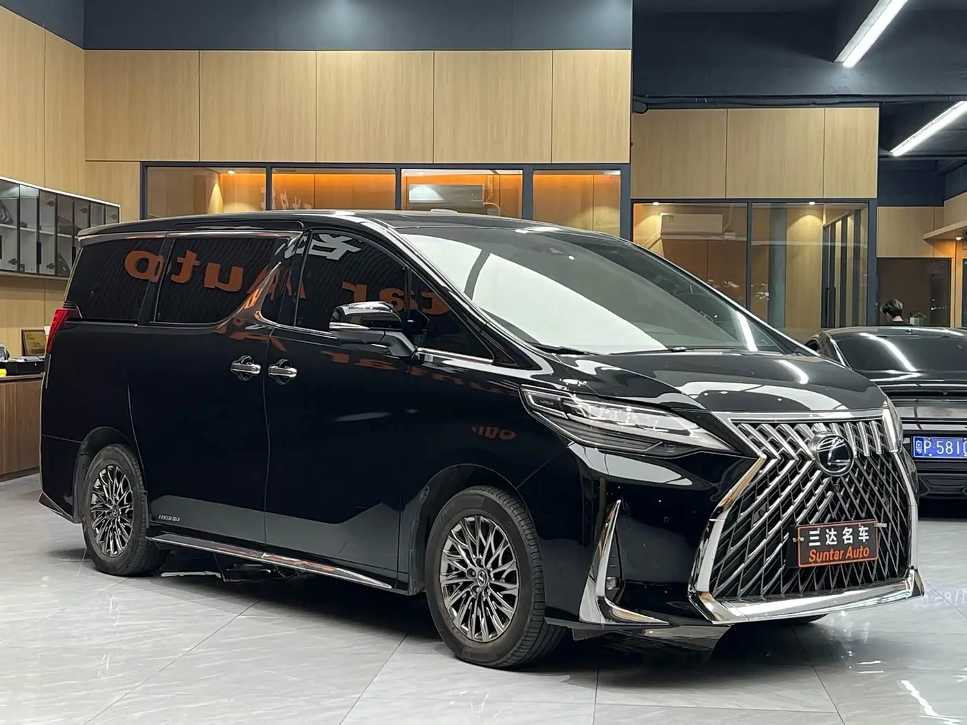 Lexus LM 2020 — Фото 3/20