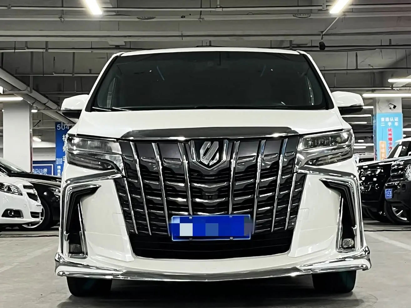 Toyota Alphard 2018 — Photo 2/17
