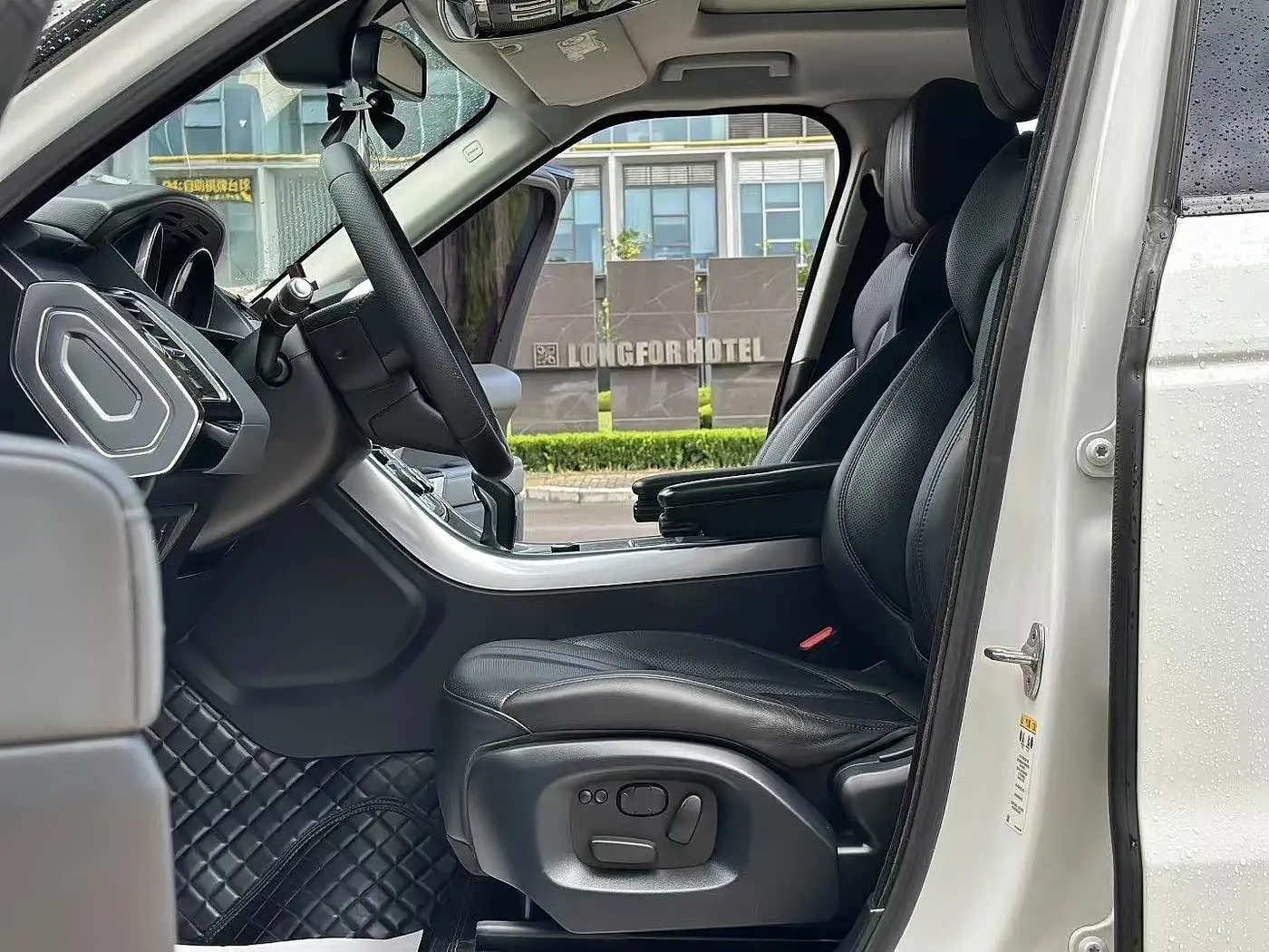 Land Rover Range Rover Sport 2016 — Photo 4/9