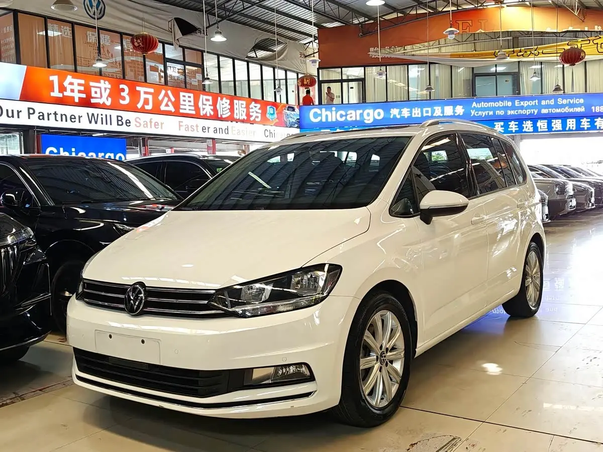 Volkswagen Touran 2022 — Фото 1/17