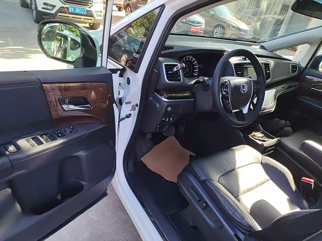 Honda Odyssey 2016 — ფოტო 16/20