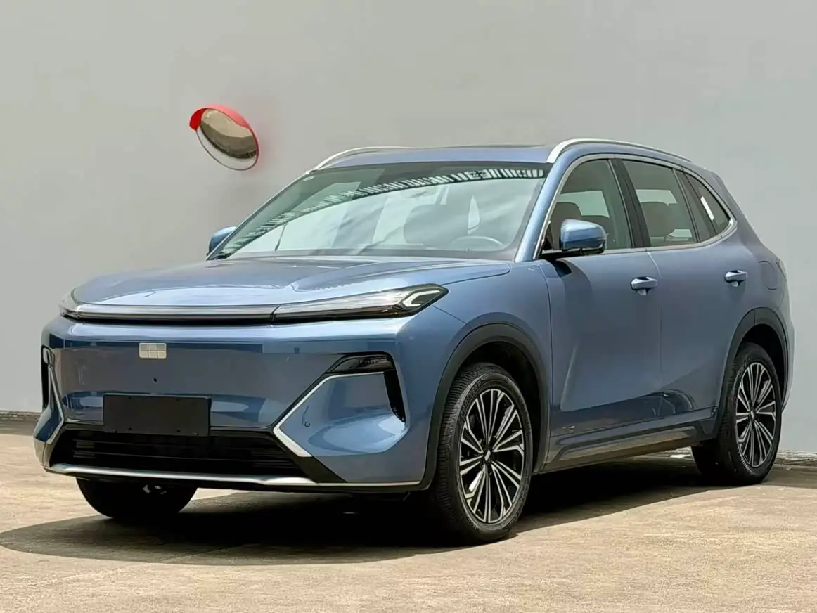 Geely Galaxy Galaxy Starship 7 EM-i 2025 — Photo 1/9