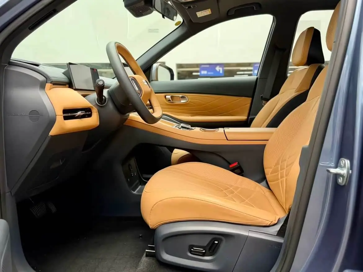Geely Galaxy Galaxy Starship 7 EM-i 2025 — Photo 7/9