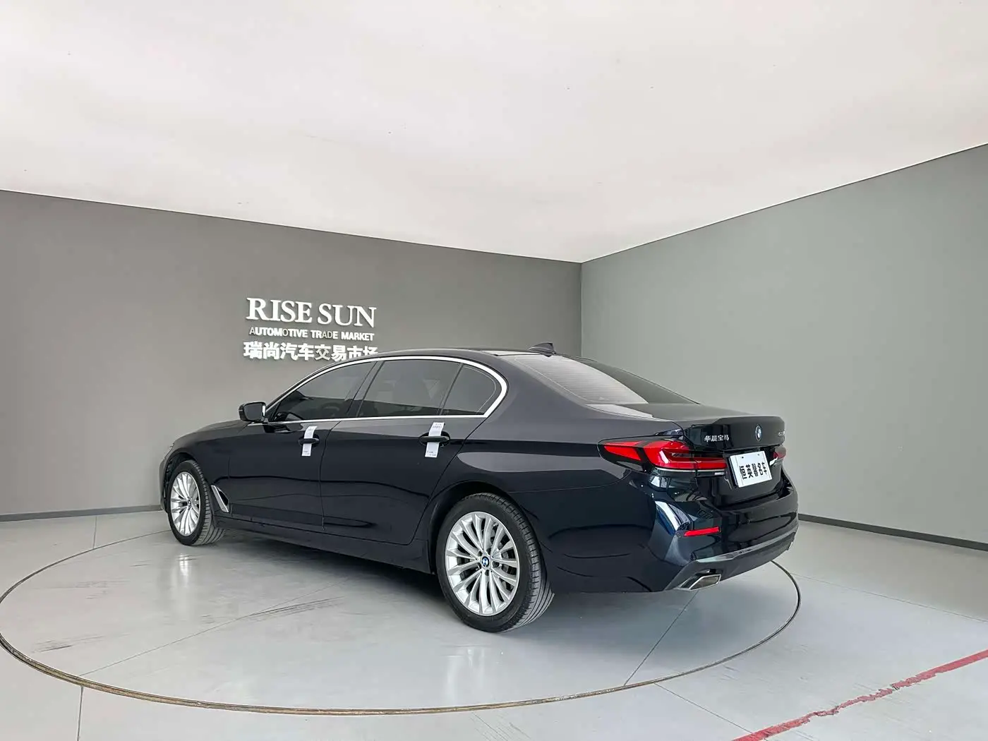 BMW 5 Series 2024 — Photo 7/9