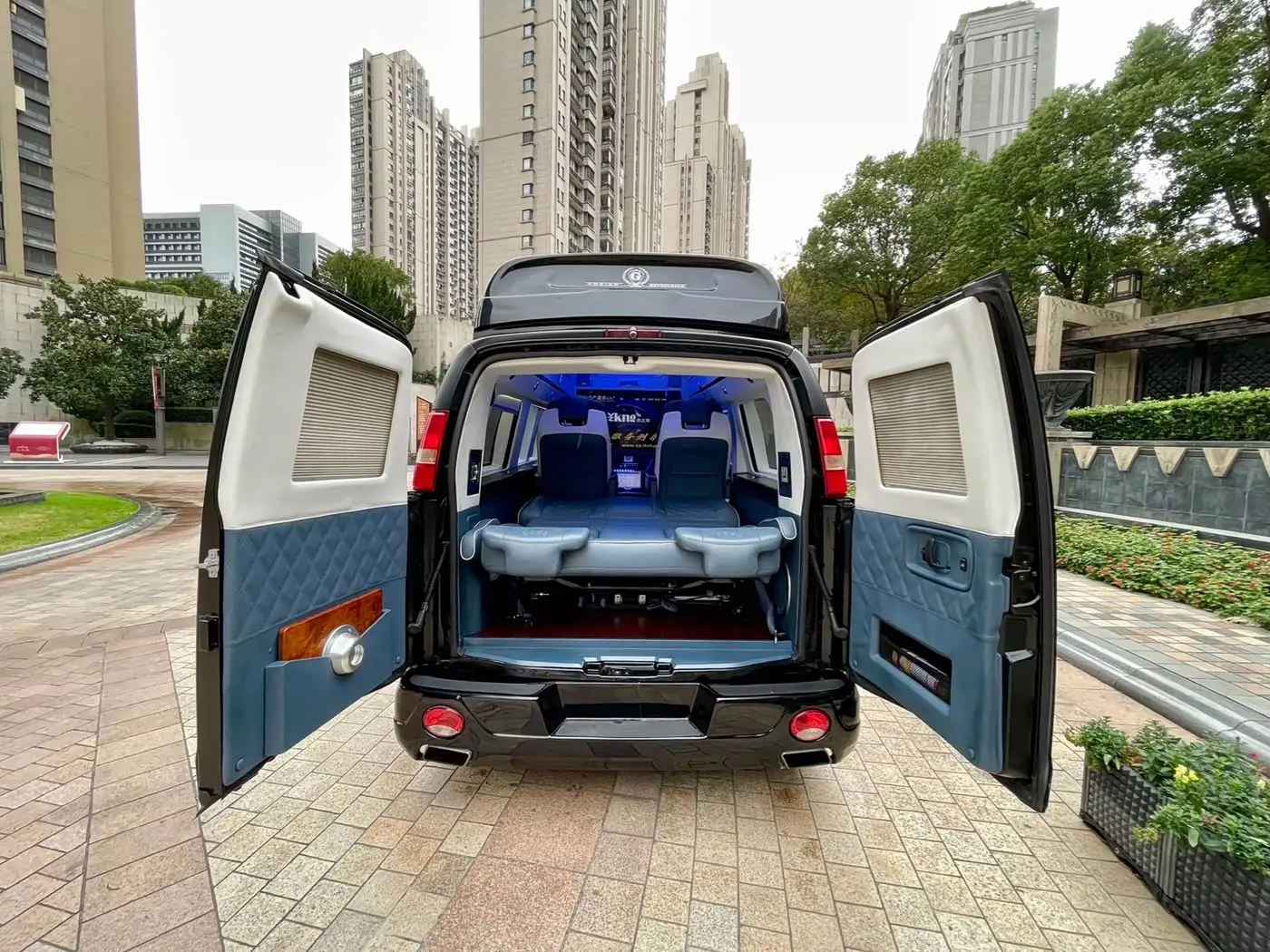 GMC Savana 2015 — Photo 16/16