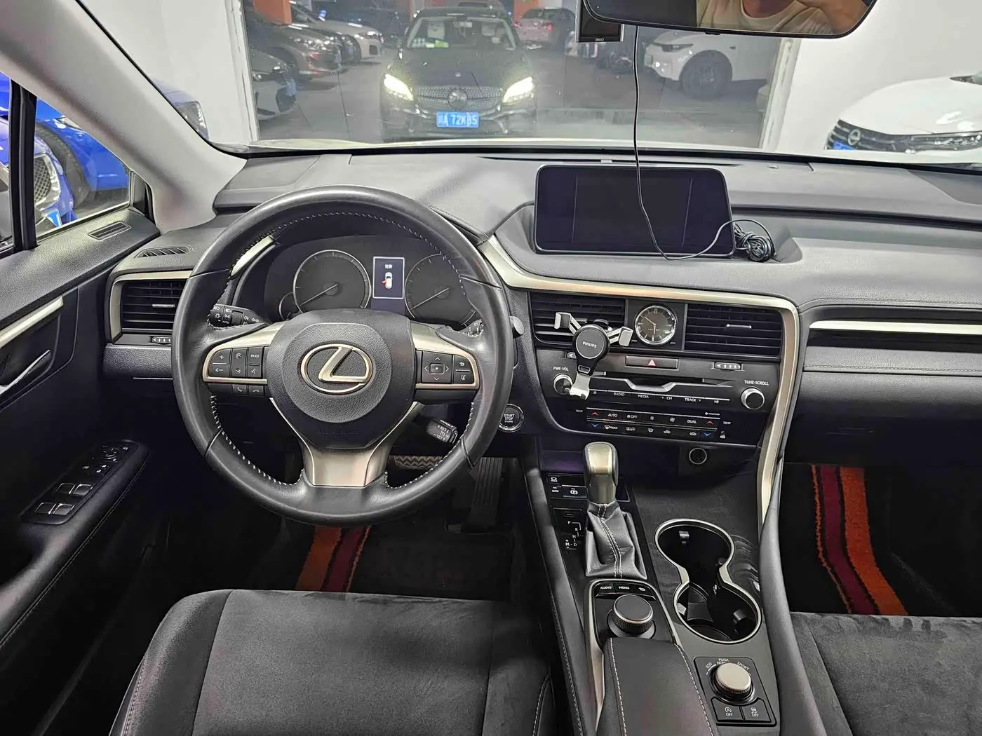Lexus RX 2019 — Photo 11/16