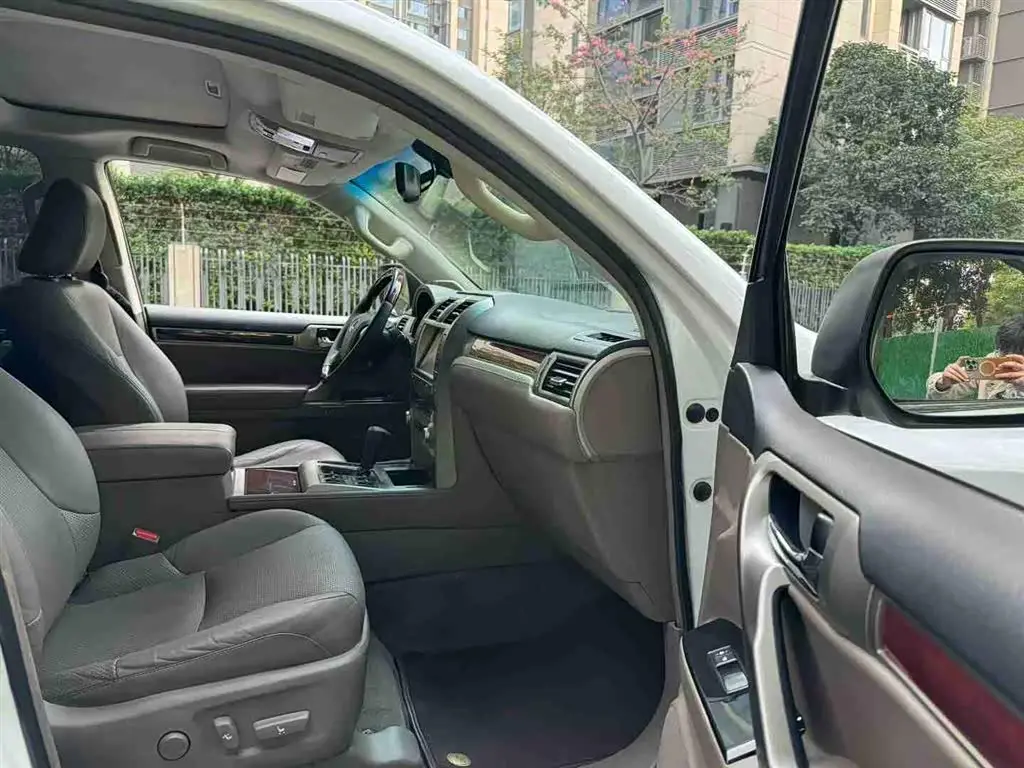 Lexus GX 2013 — Photo 6/10