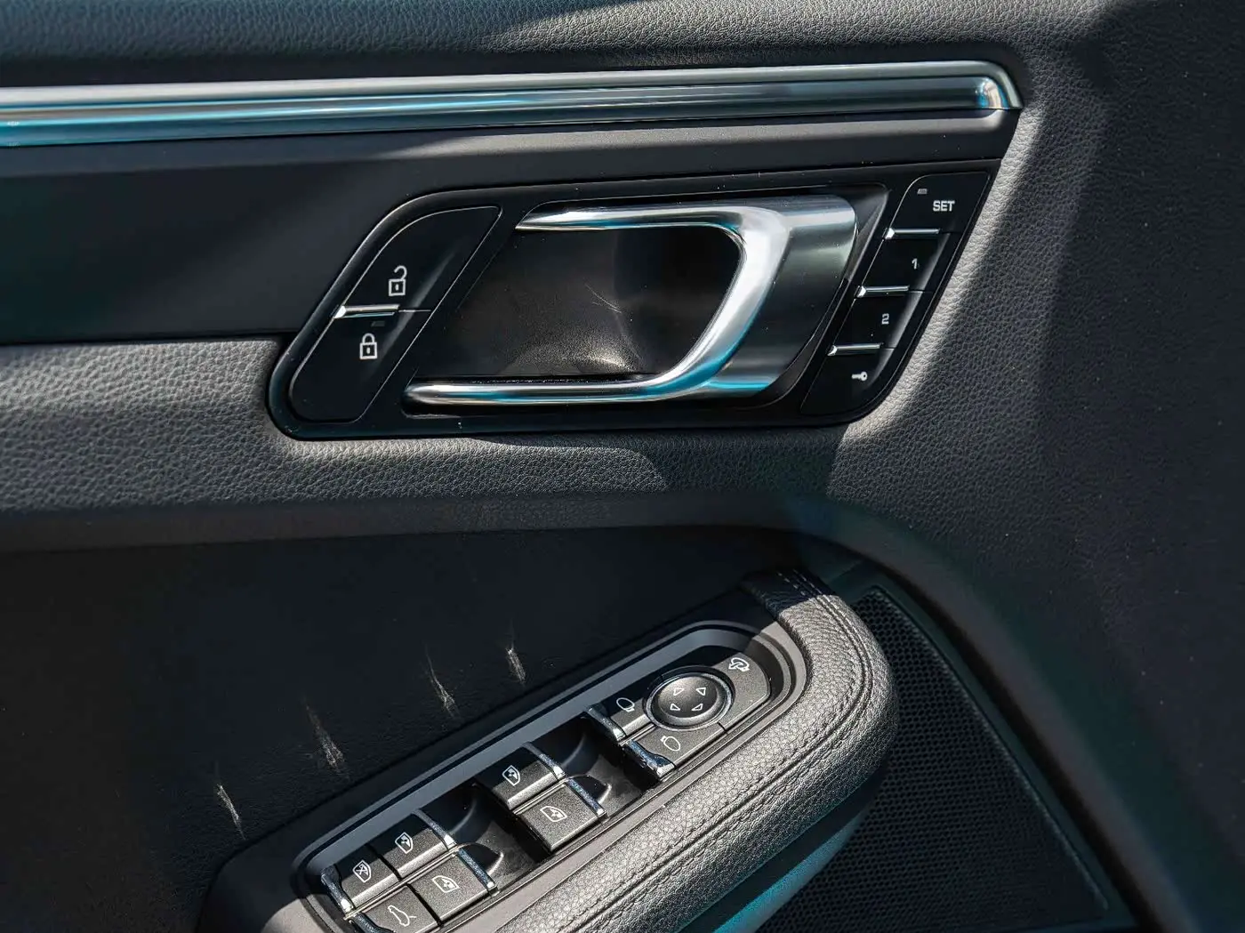Porsche Macan 2023 — Photo 18/19