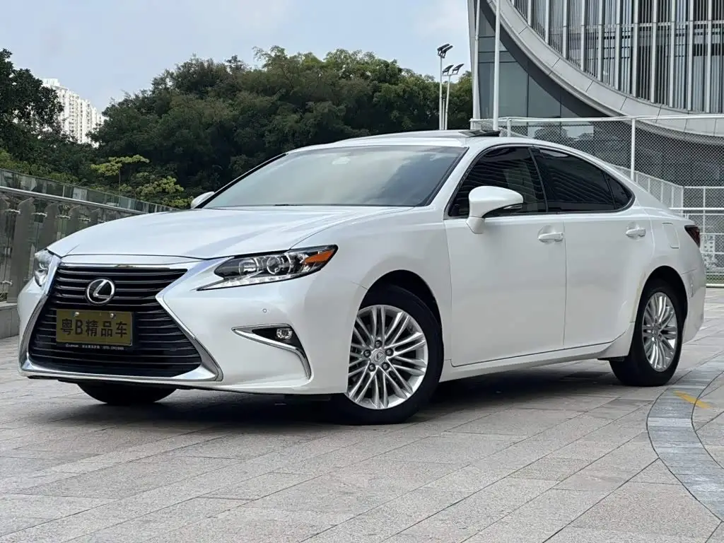 Lexus ES, 2016