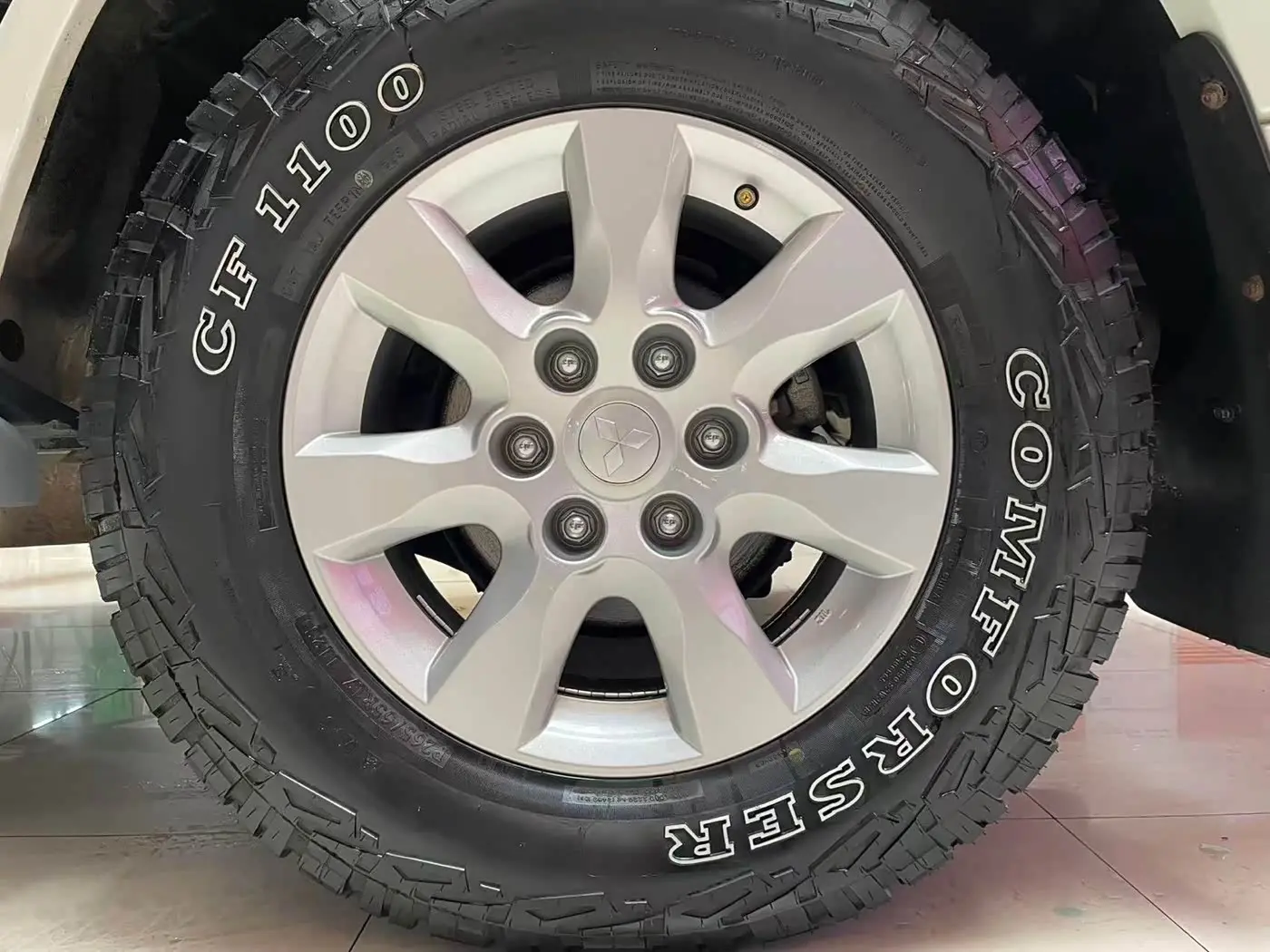 Mitsubishi Pajero 2017 — Photo 18/18