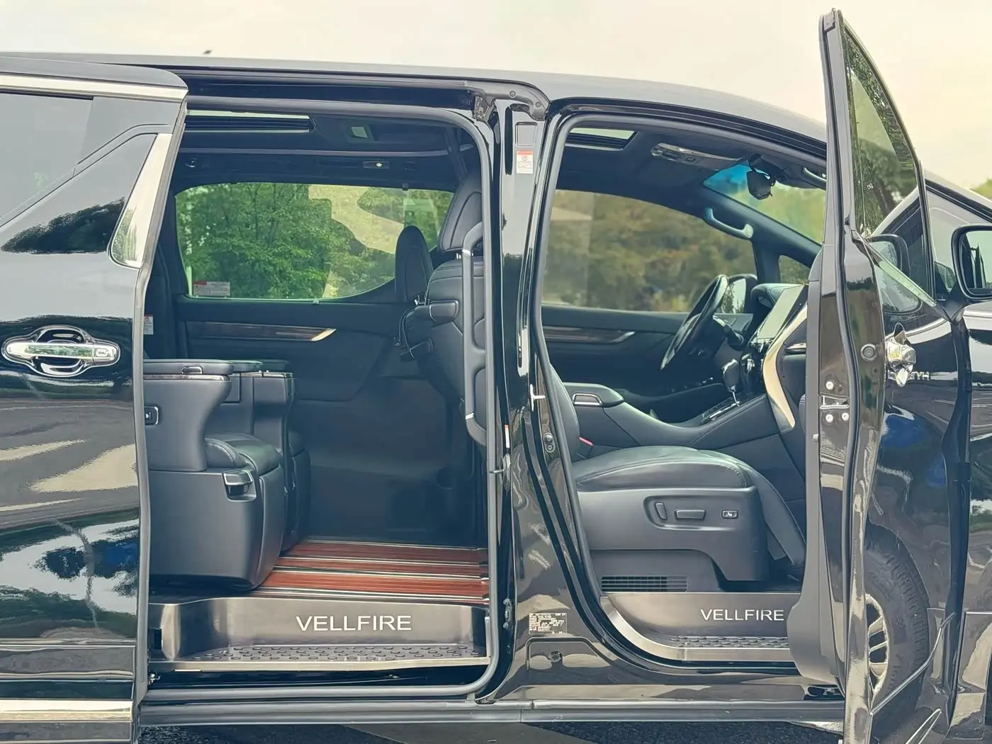 Toyota Vellfire 2021 — Photo 14/17