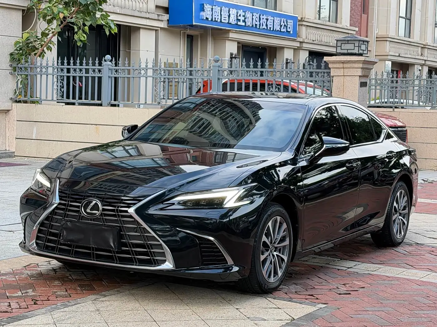 Lexus ES, 2025