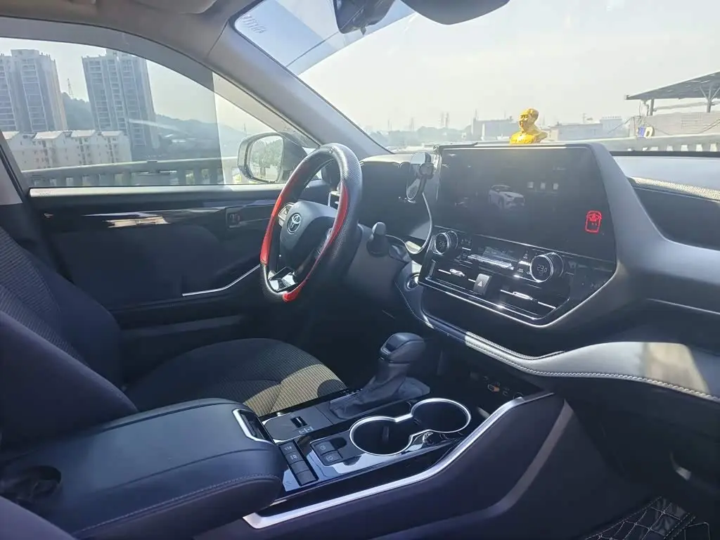 Toyota Highlander 2025 — Photo 18/19