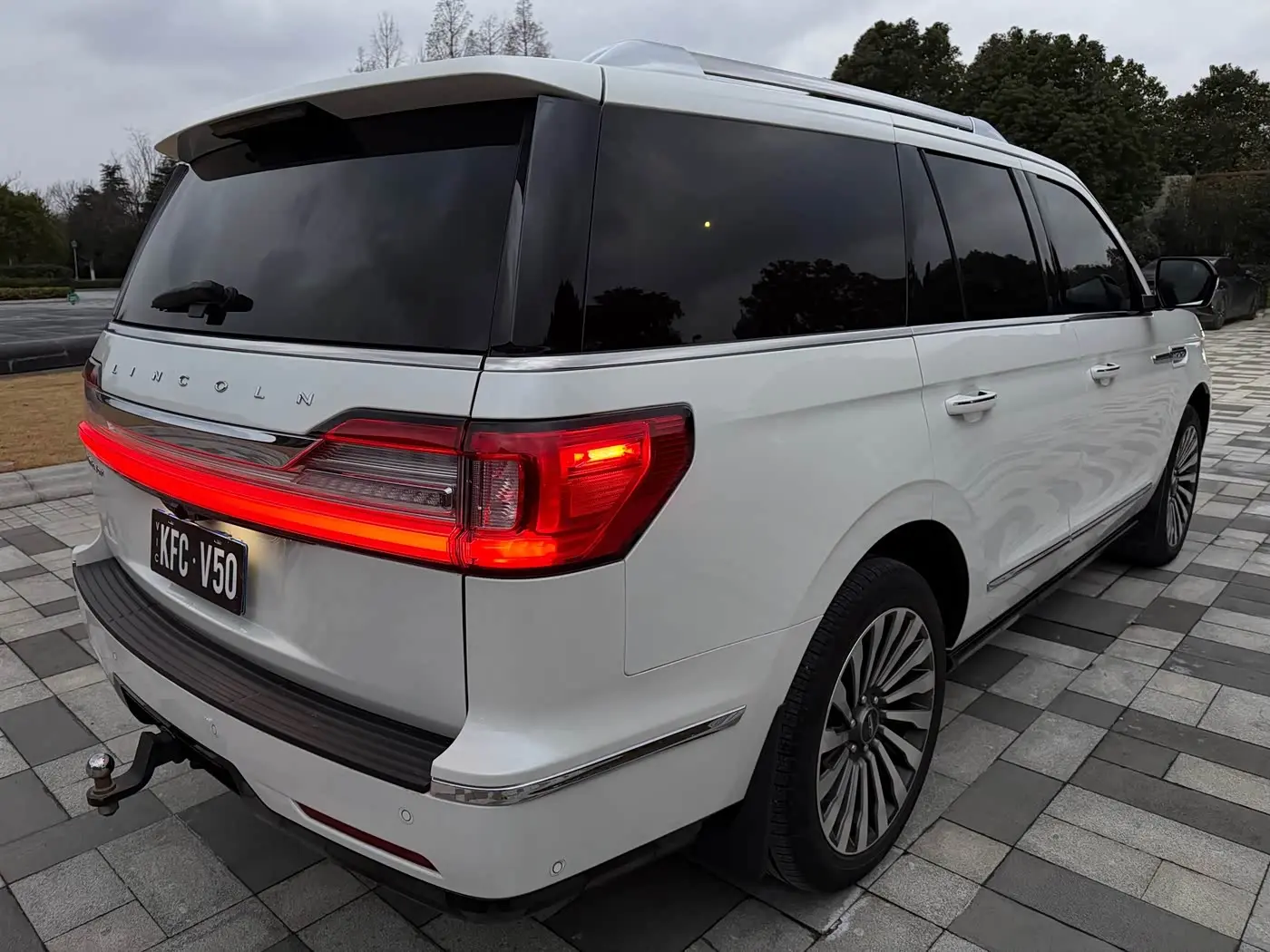 Lincoln Navigator 2020 — Photo 8/10
