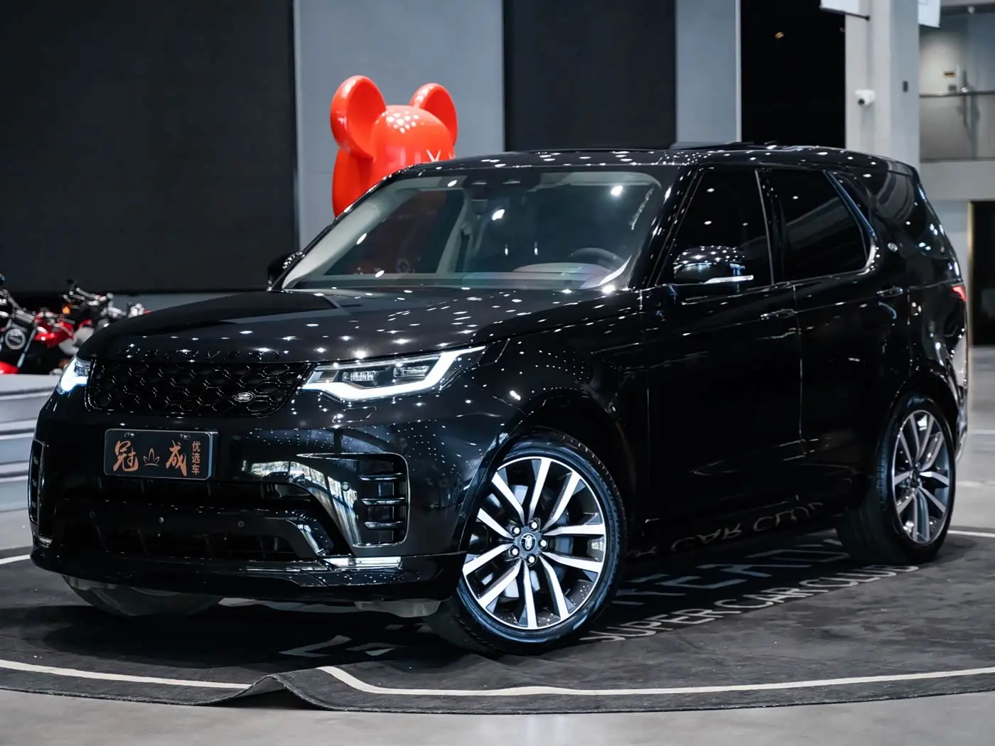 Land Rover Discovery 2021 — Фото 1/20