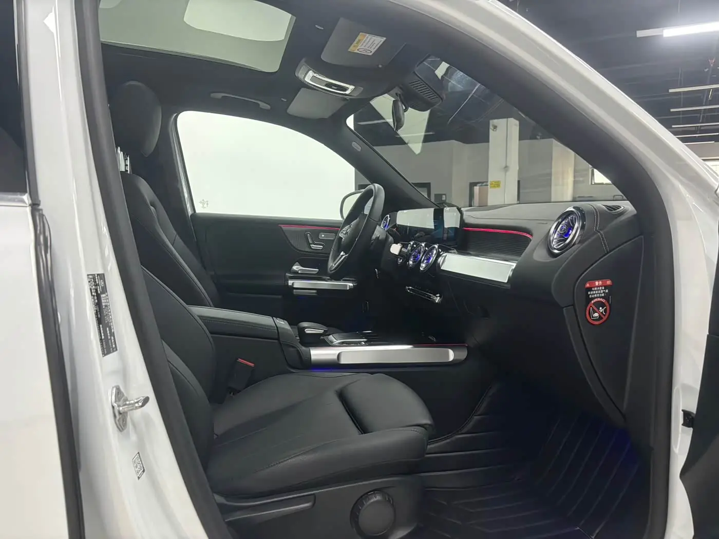 Mercedes-Benz GLB 2021 — Photo 10/20