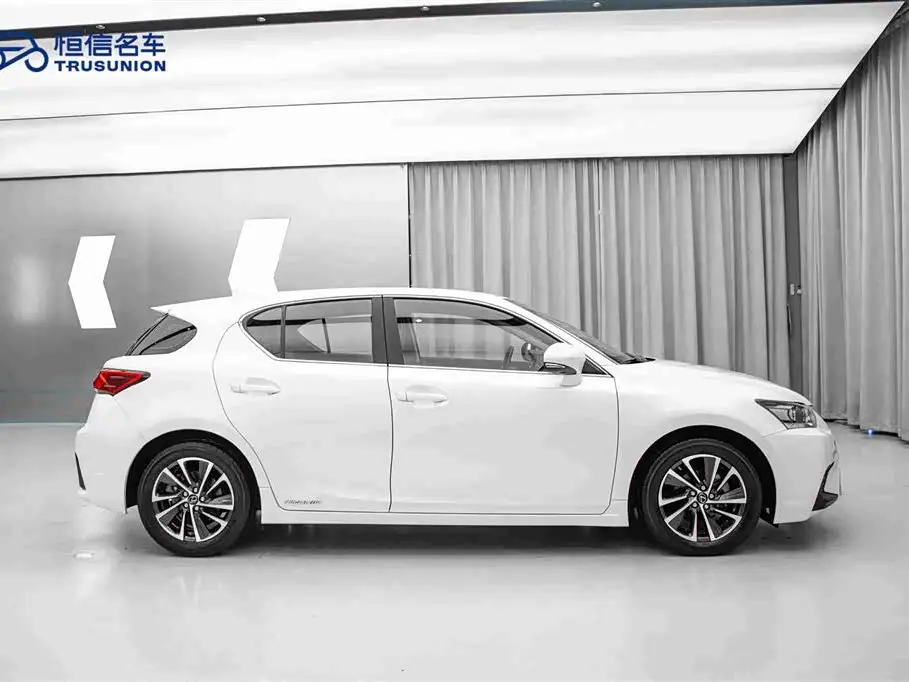 Lexus CT 2018 — Фото 4/20