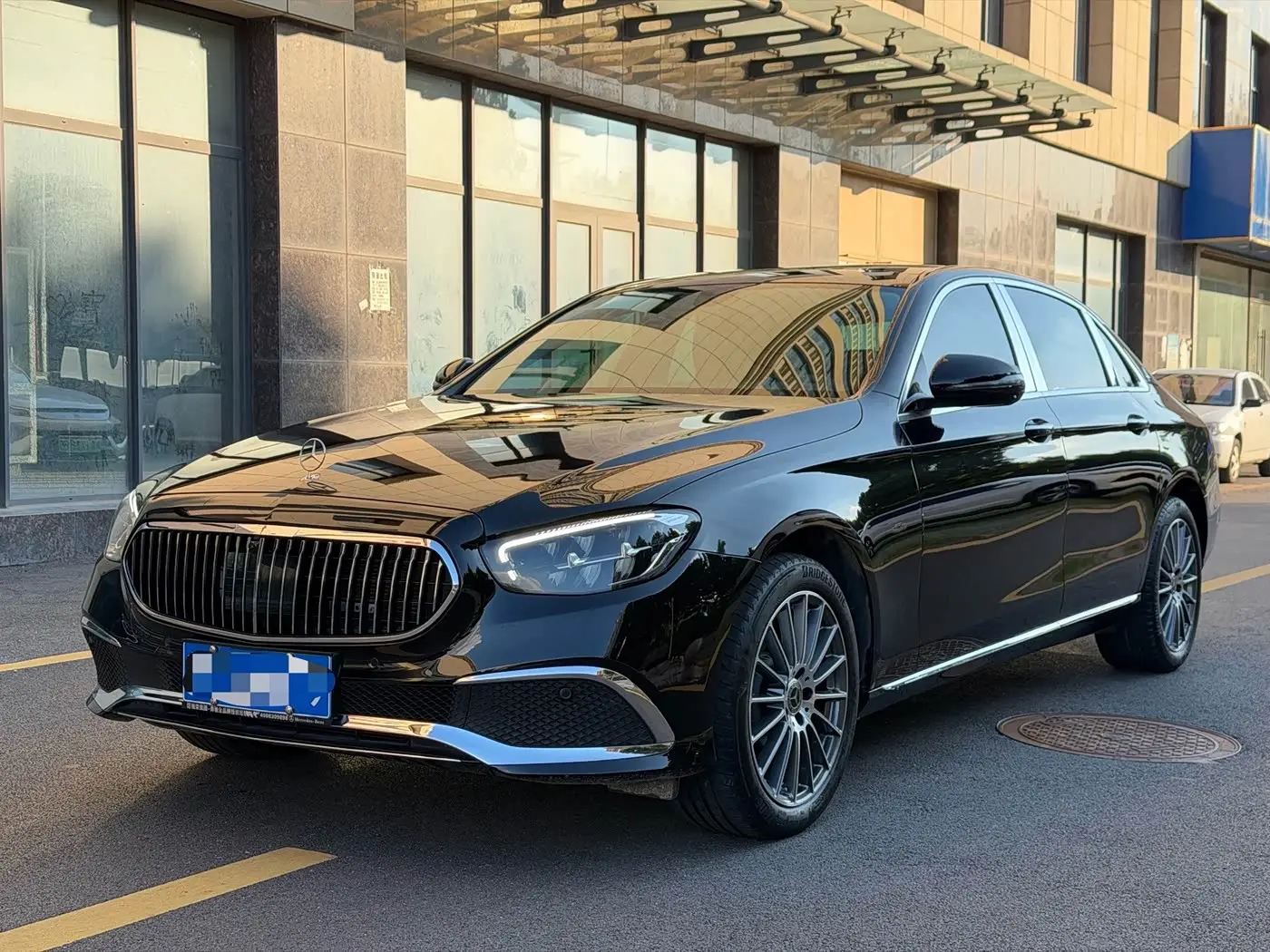 Mercedes-Benz E-Class 2023 — Photo 1/9