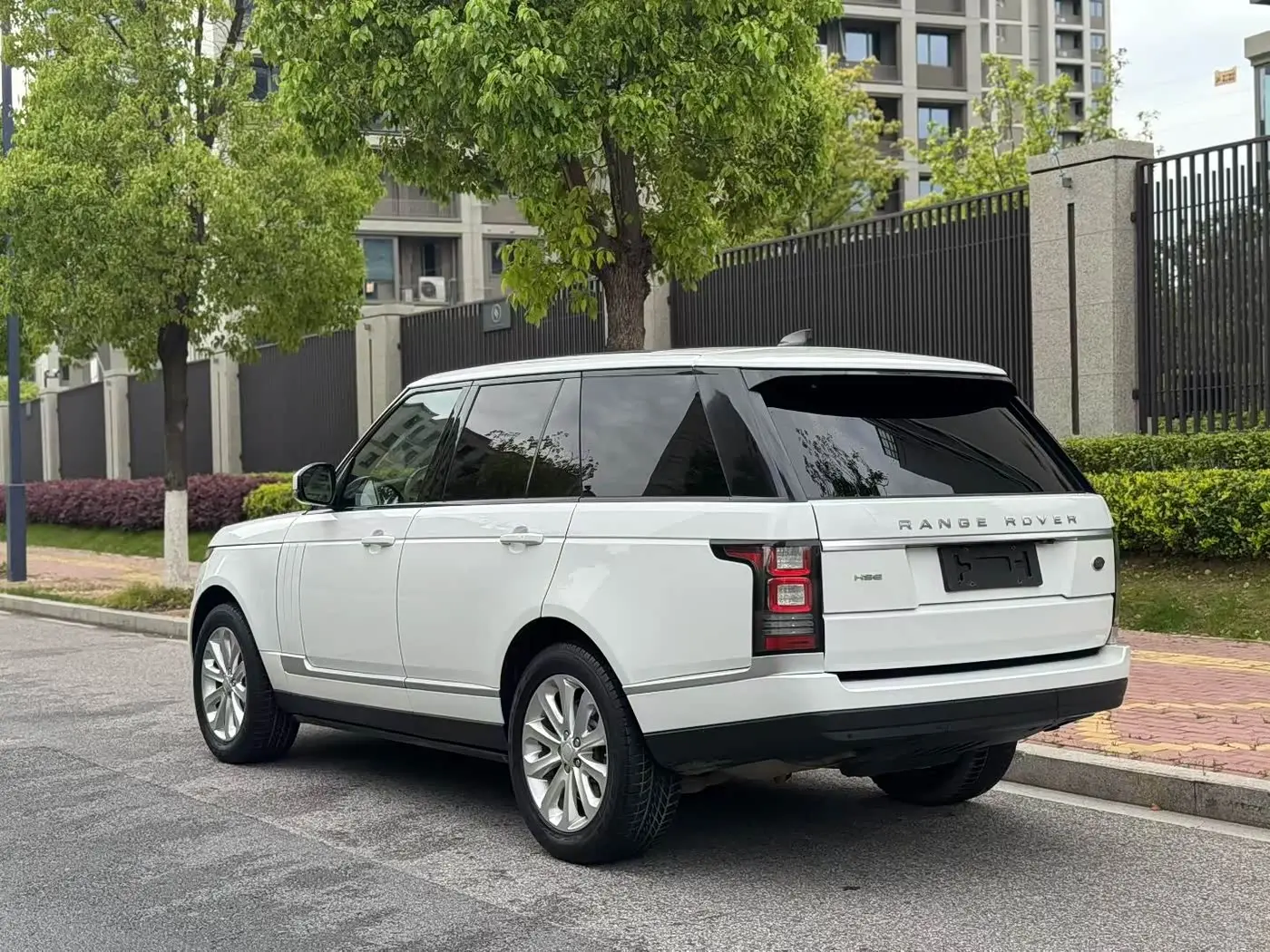 Land Rover Range Rover 2018 — Фото 13/13
