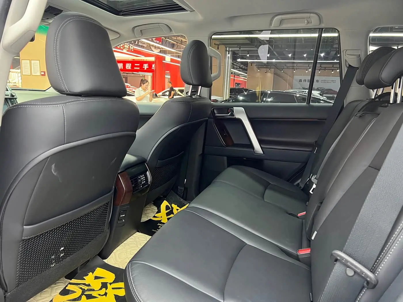 Toyota Prado 2016 — Photo 10/18