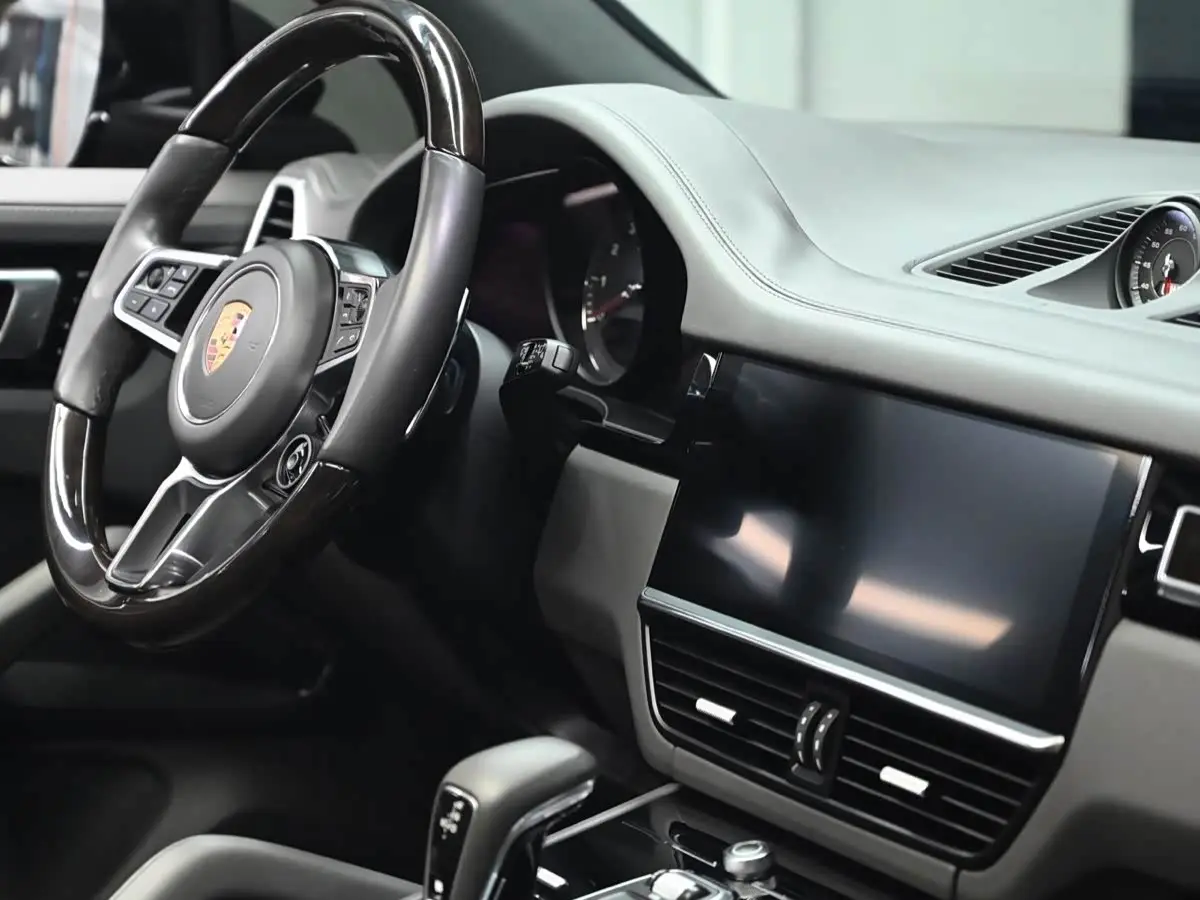 Porsche Cayenne 2018 — Photo 6/11