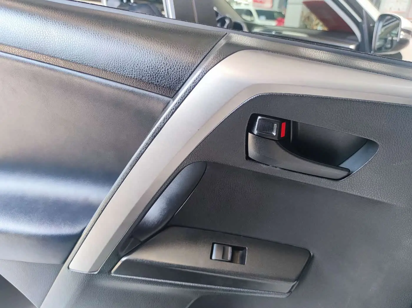 Toyota RAV4 Rongfang 2018 — Photo 12/16