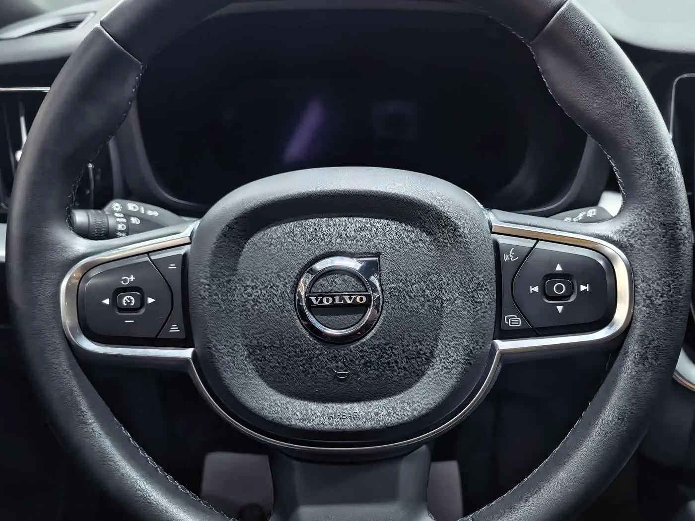 Volvo XC60 2024 — Фото 11/15