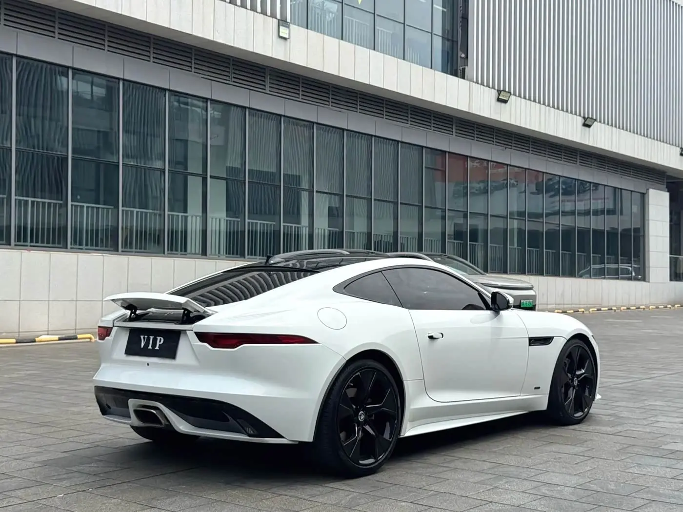 Jaguar F-TYPE 2023 — Фото 12/12