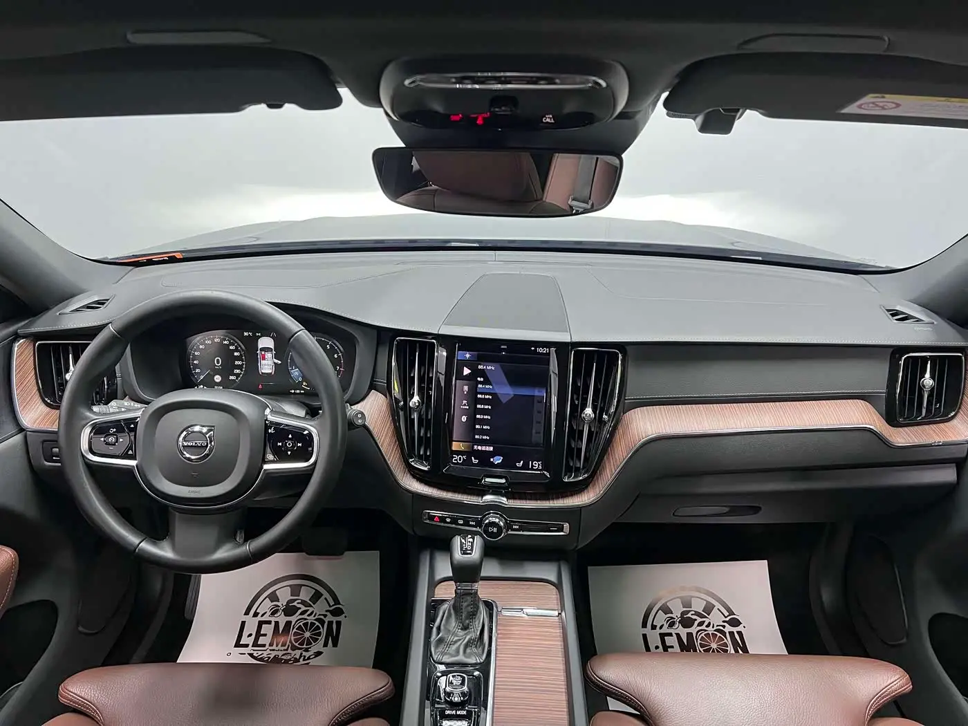 Volvo XC60 2021 — Фото 19/20