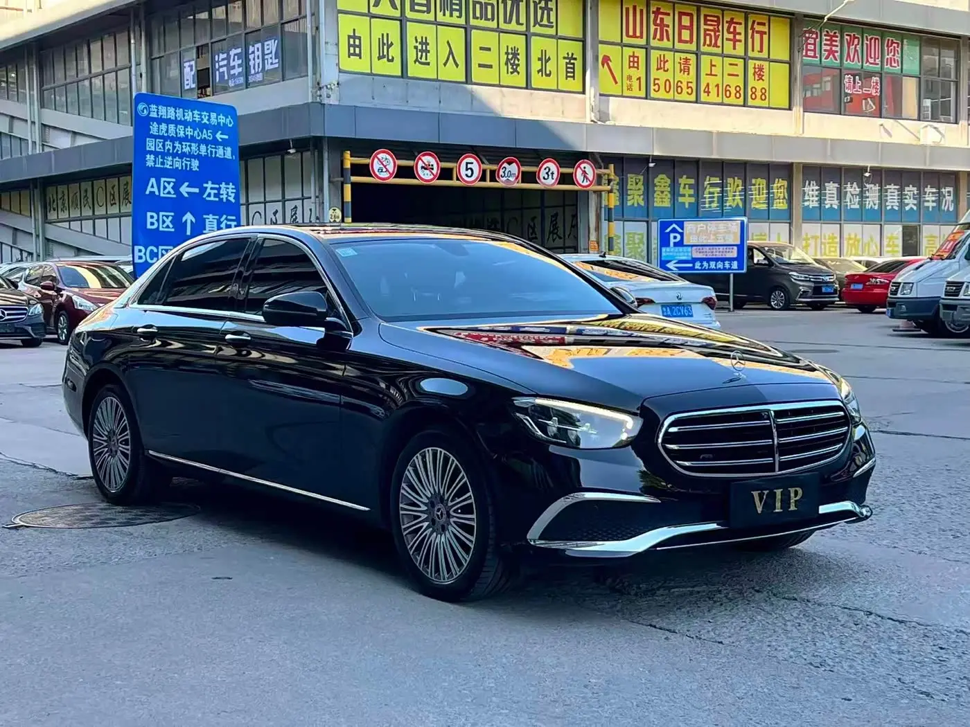 Mercedes-Benz E-Class 2021 — Photo 3/9