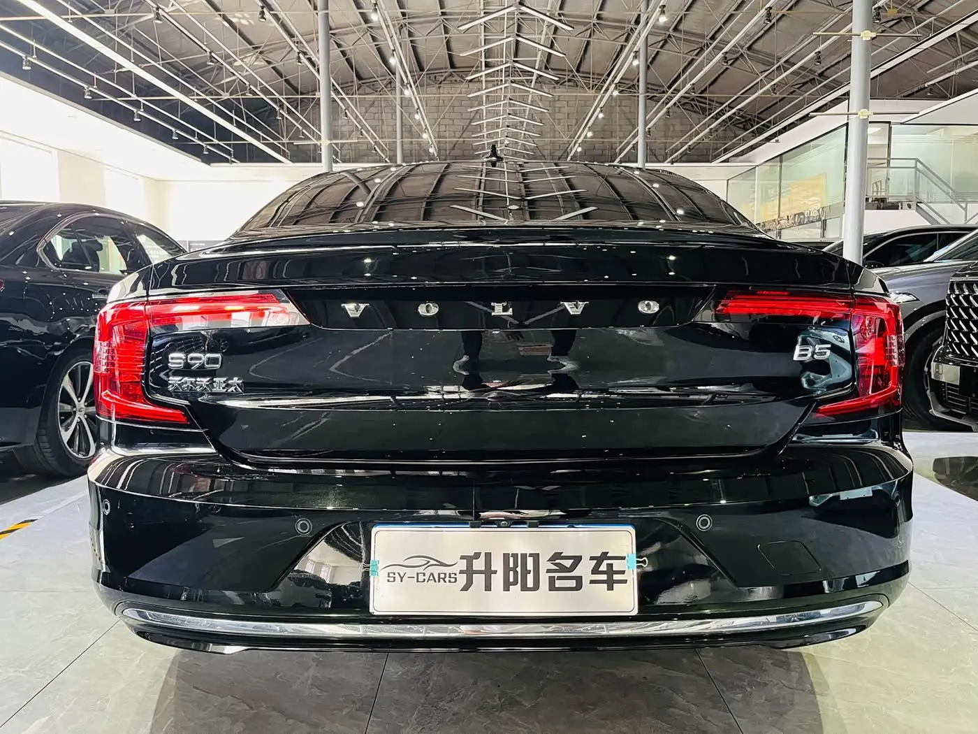 Volvo S90 2023 — Фото 3/13