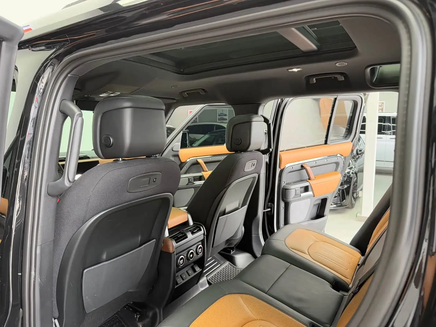 Land Rover Defender 2022 — ფოტო 10/16
