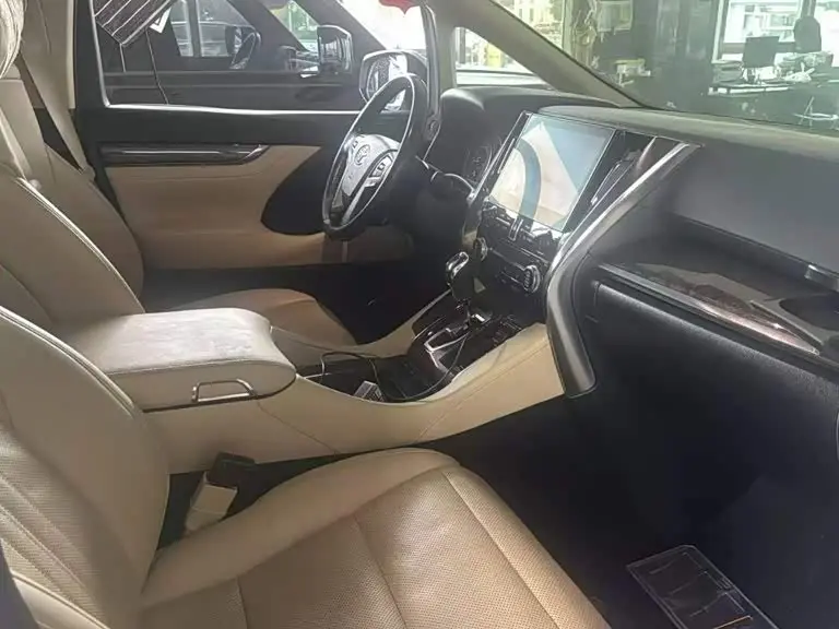 Toyota Alphard 2022 — Photo 4/9