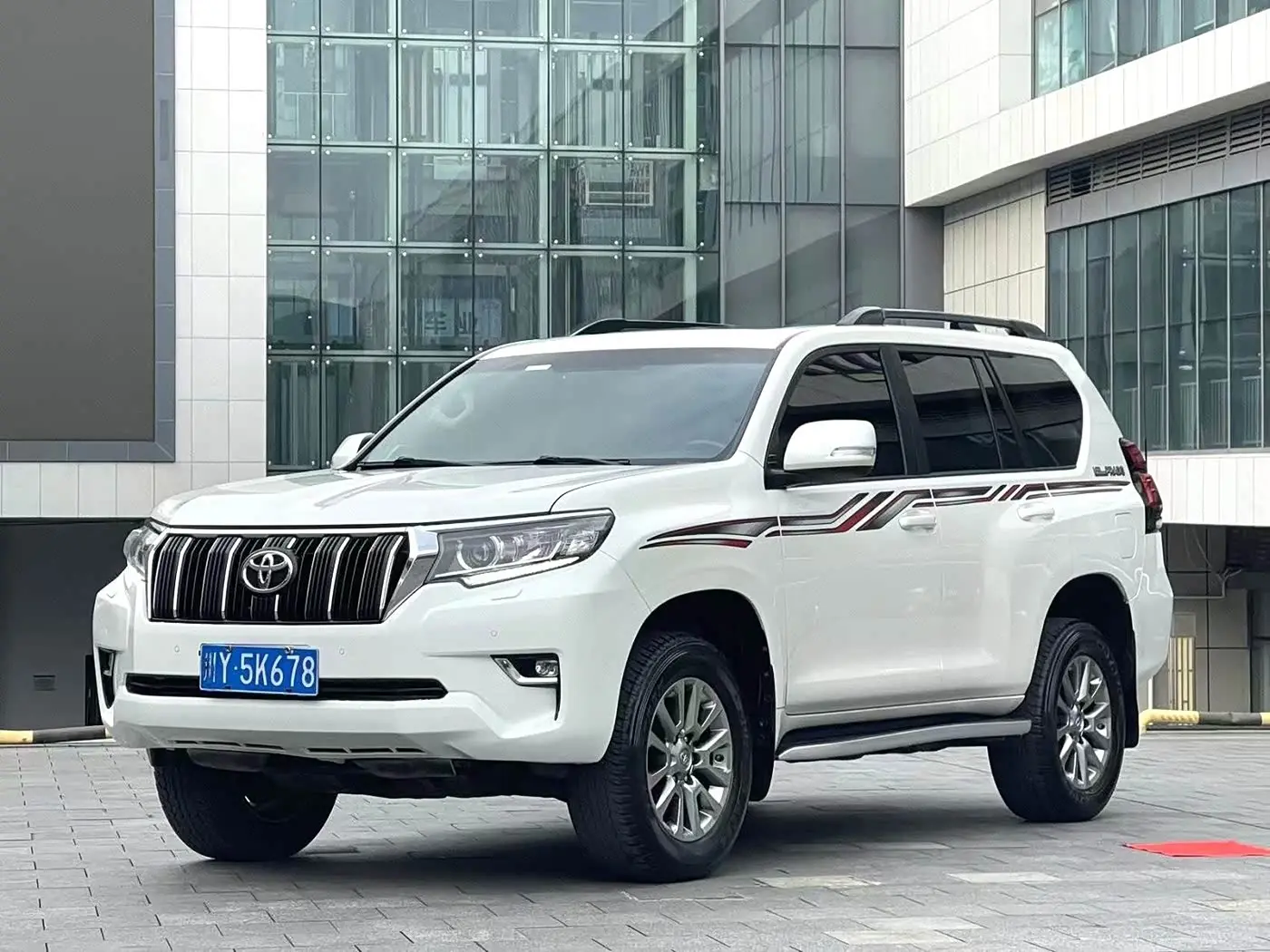 Toyota Prado 2019 — Фото 1/10
