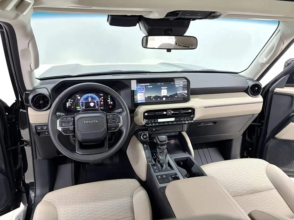 Toyota Prado 2025 — Photo 13/20