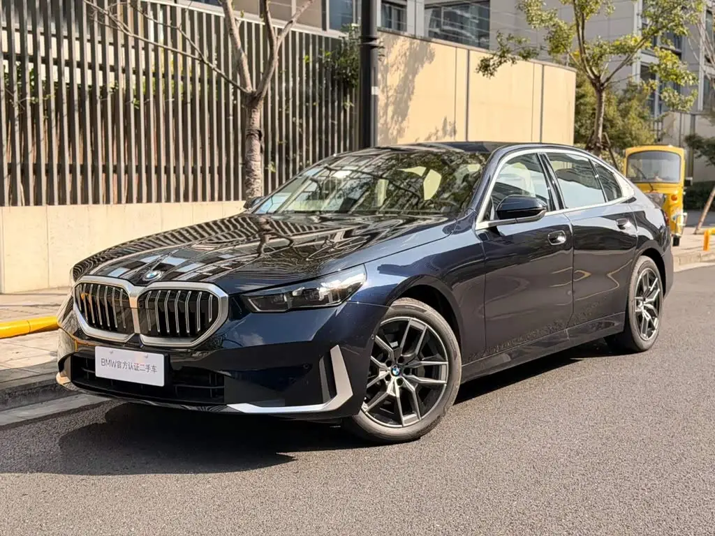 BMW 5 Series, 2026