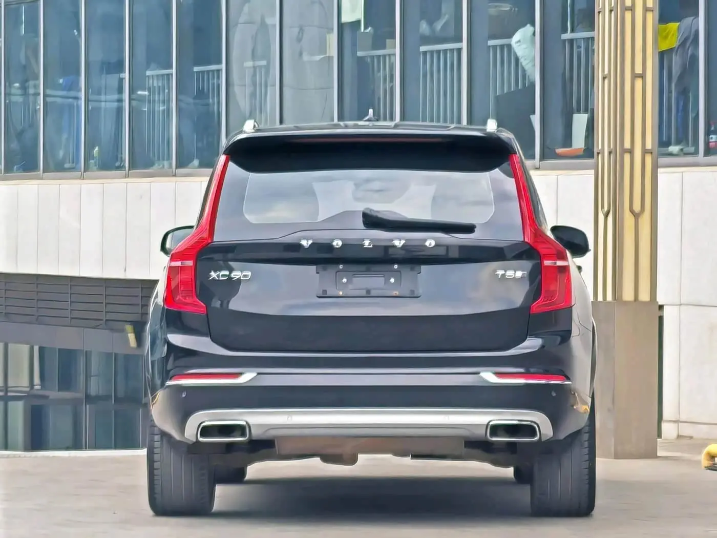 Volvo XC90 2018 — Фото 14/15
