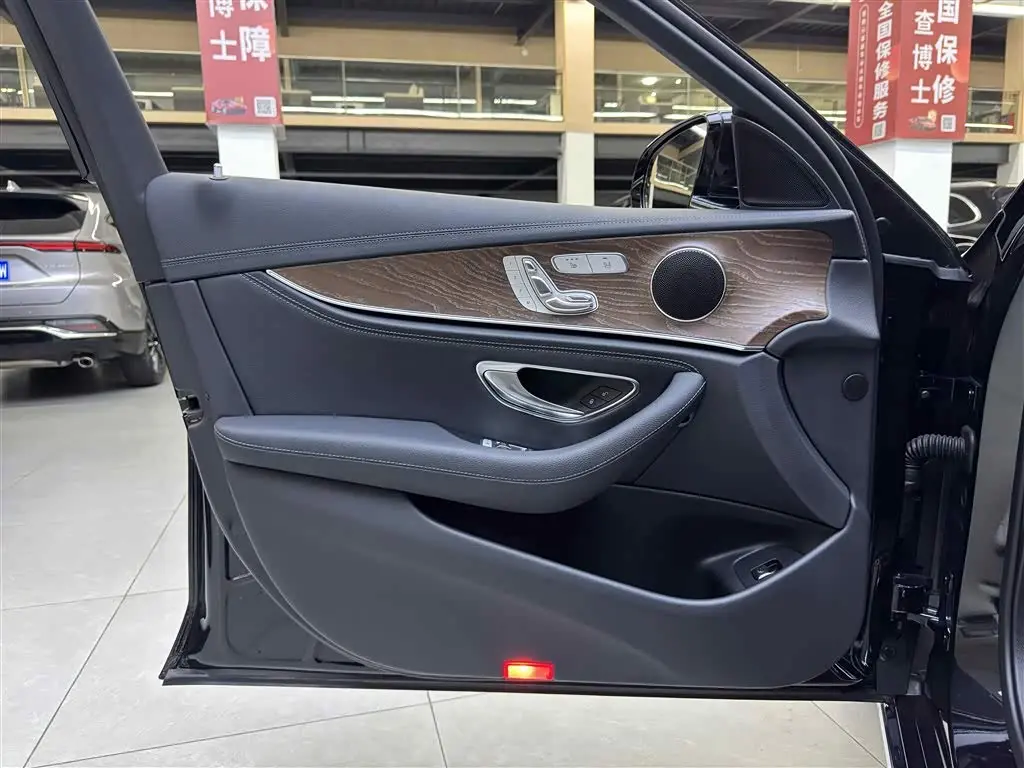 Mercedes-Benz E-Class 2018 — Photo 16/16