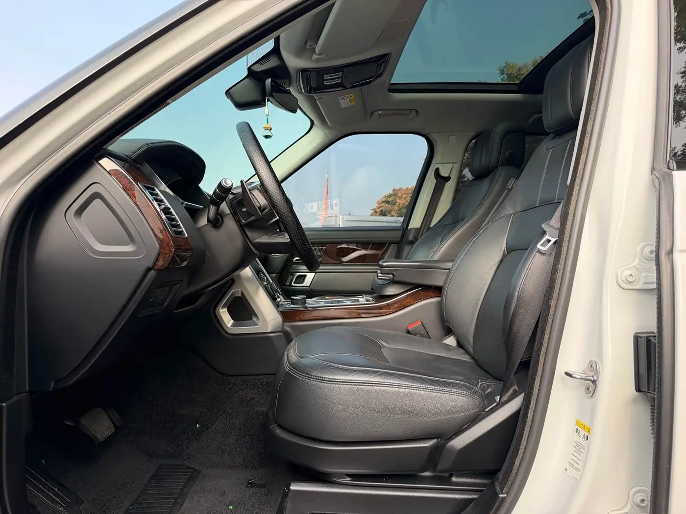 Land Rover Range Rover 2021 — ფოტო 3/9