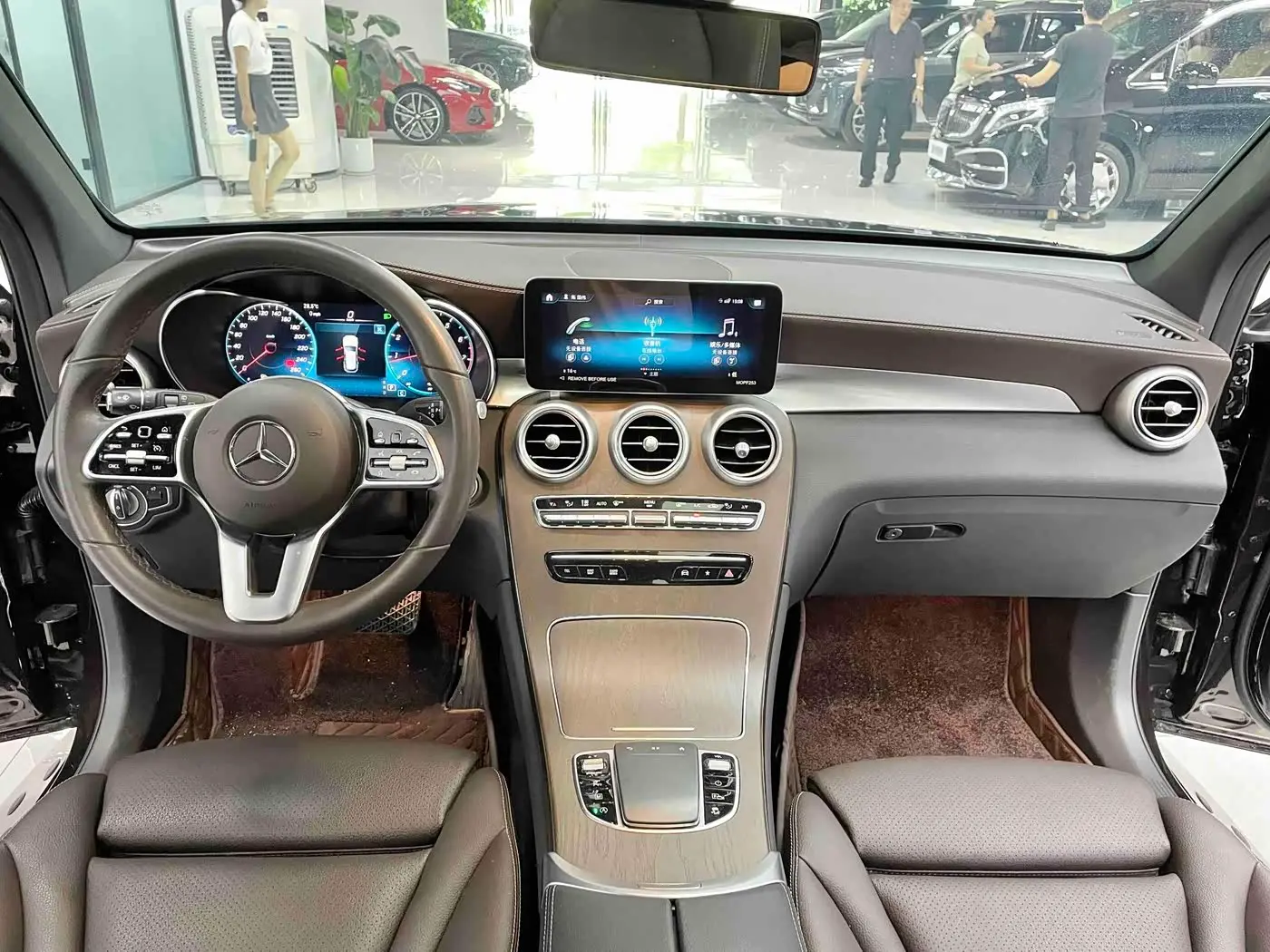 Mercedes-Benz GLC 2023 — Фото 4/18