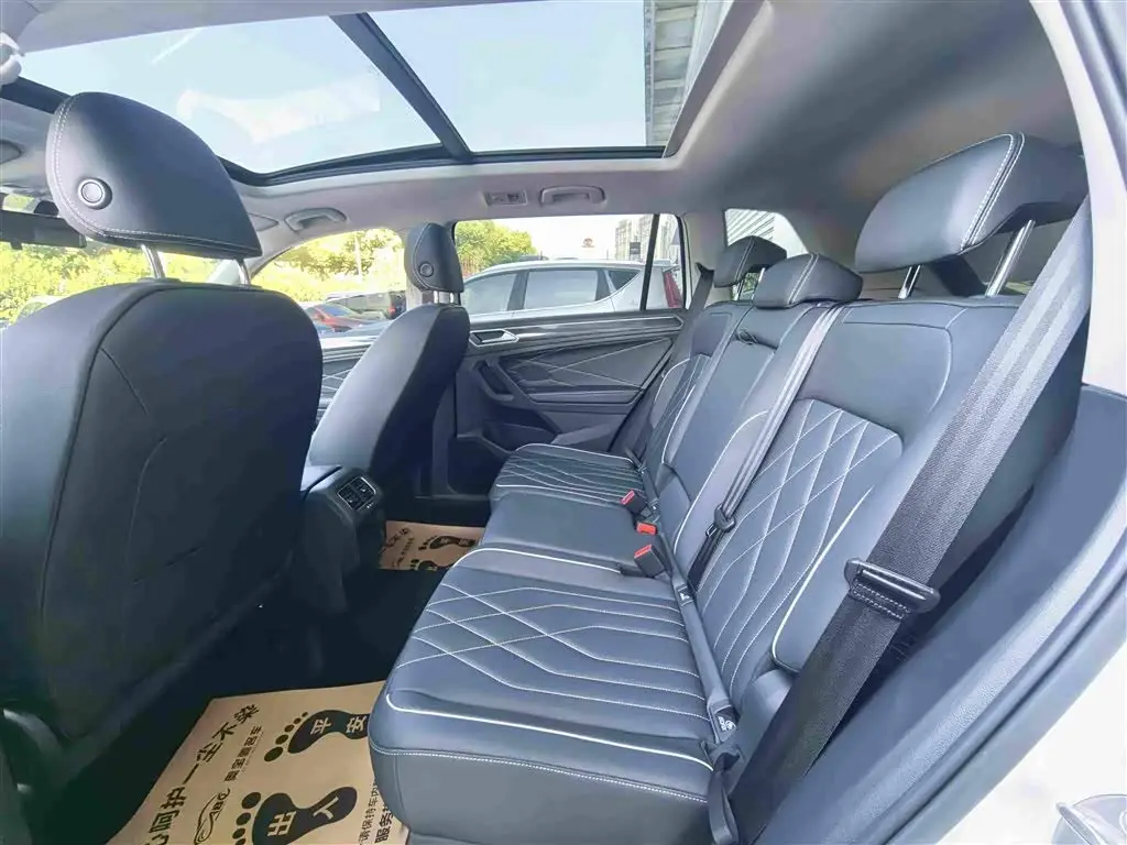 Volkswagen Tiguan L 2025 — Photo 6/15