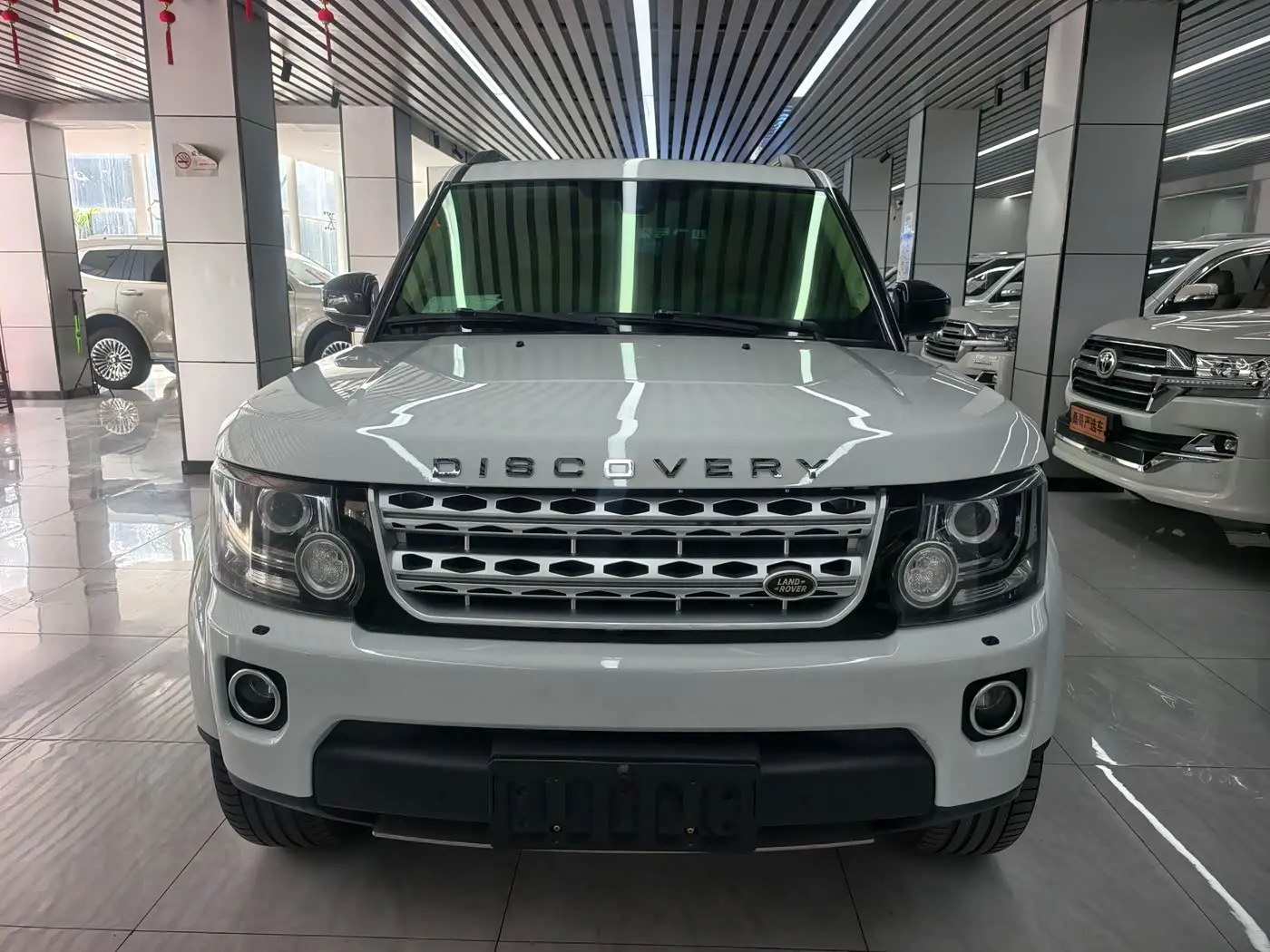 Land Rover Discovery 2019 — Фото 2/13