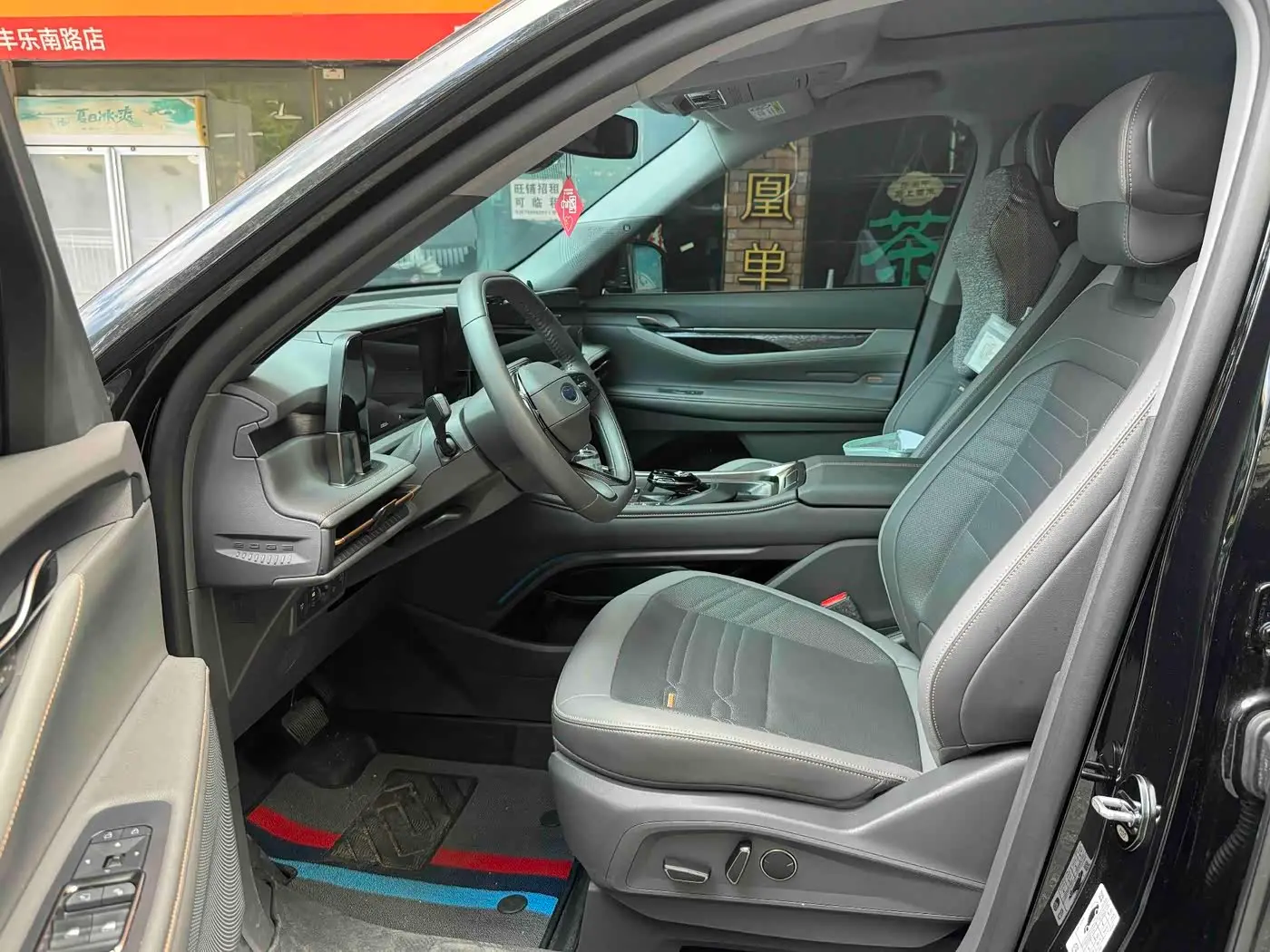 Ford Edge 2023 — Photo 7/17