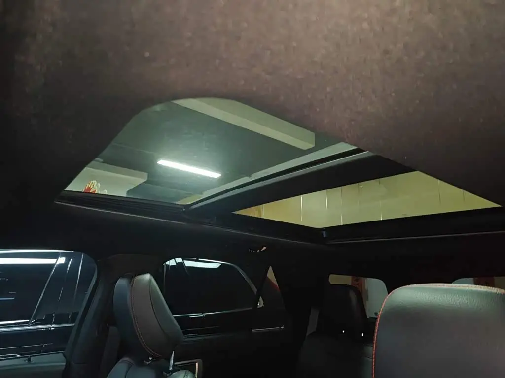 Ford Explorer 2022 — Photo 14/20