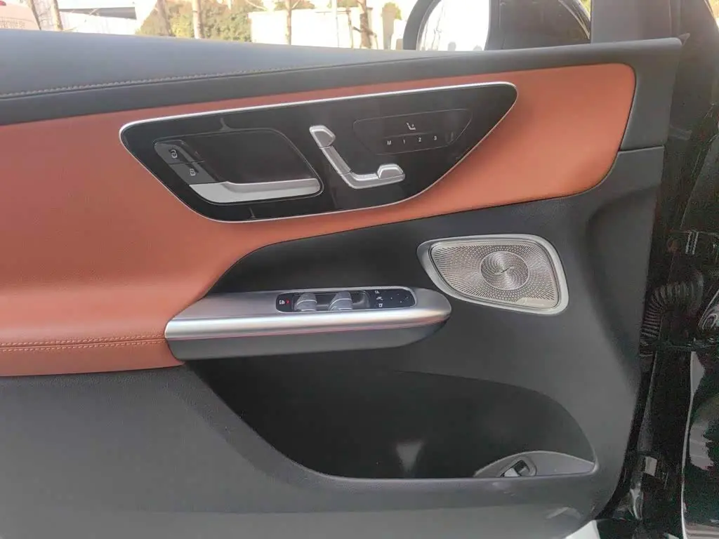 Mercedes-Benz GLC 2024 — Photo 4/20