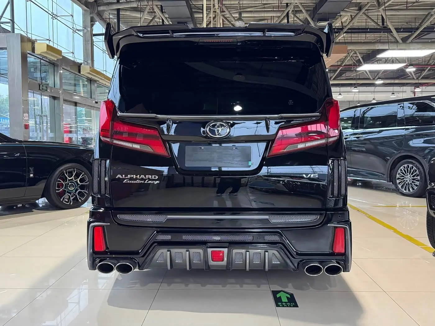 Toyota Alphard 2019 — Photo 12/20